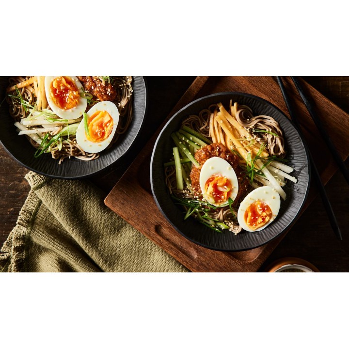 Éveillez vos papilles avec notre recette rafraîchissante de Bibim Naengmyeon, les nouilles coréennes épicées !