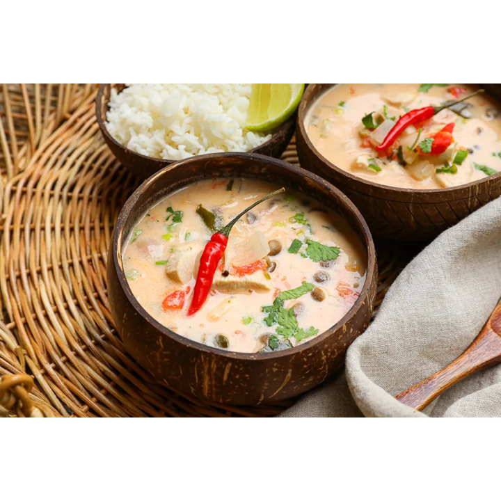 Régalez-vous avec cette recette de Tom Kha Gai, la délicieuse soupe thaïlandaise à la noix de coco et au poulet !